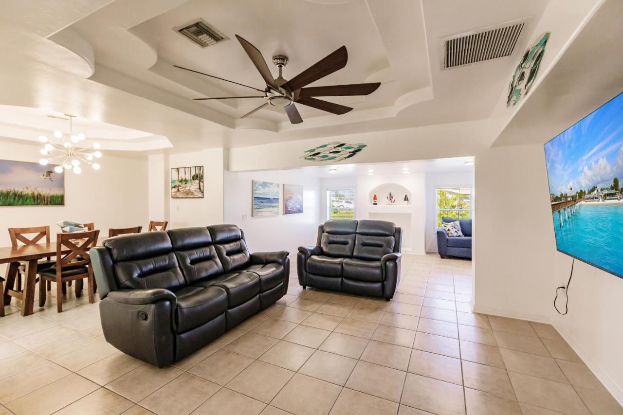 New! Dock Canal Family Home W/Pool & Gulf Access! North Fort Myers Exterior photo