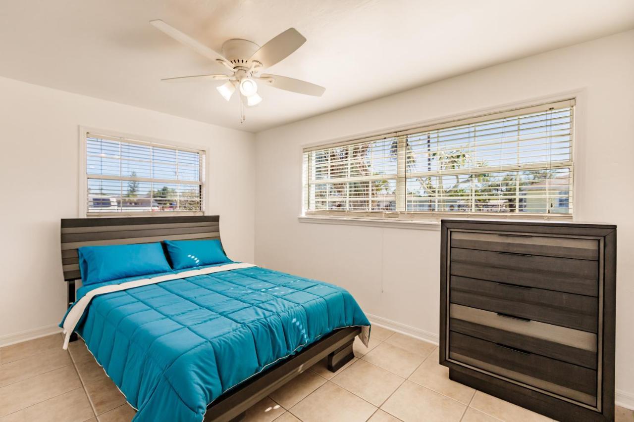New! Dock Canal Family Home W/Pool & Gulf Access! North Fort Myers Exterior photo