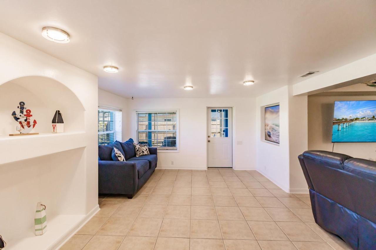 New! Dock Canal Family Home W/Pool & Gulf Access! North Fort Myers Exterior photo